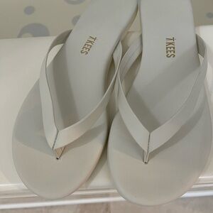 TKEES Women's Boyfriend Cream Flip Flops